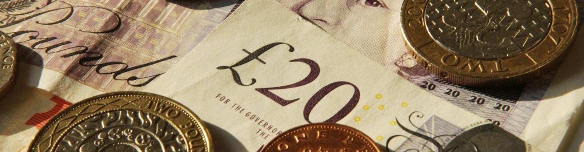 Business leaders call for UK minimum wage rise