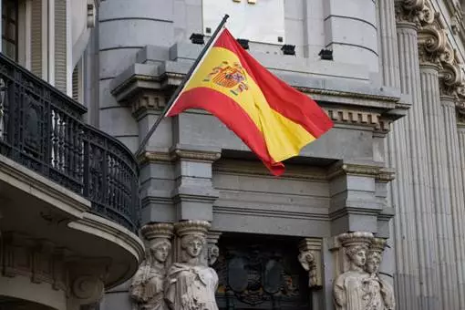 Spain and Greece get higher credit ratings